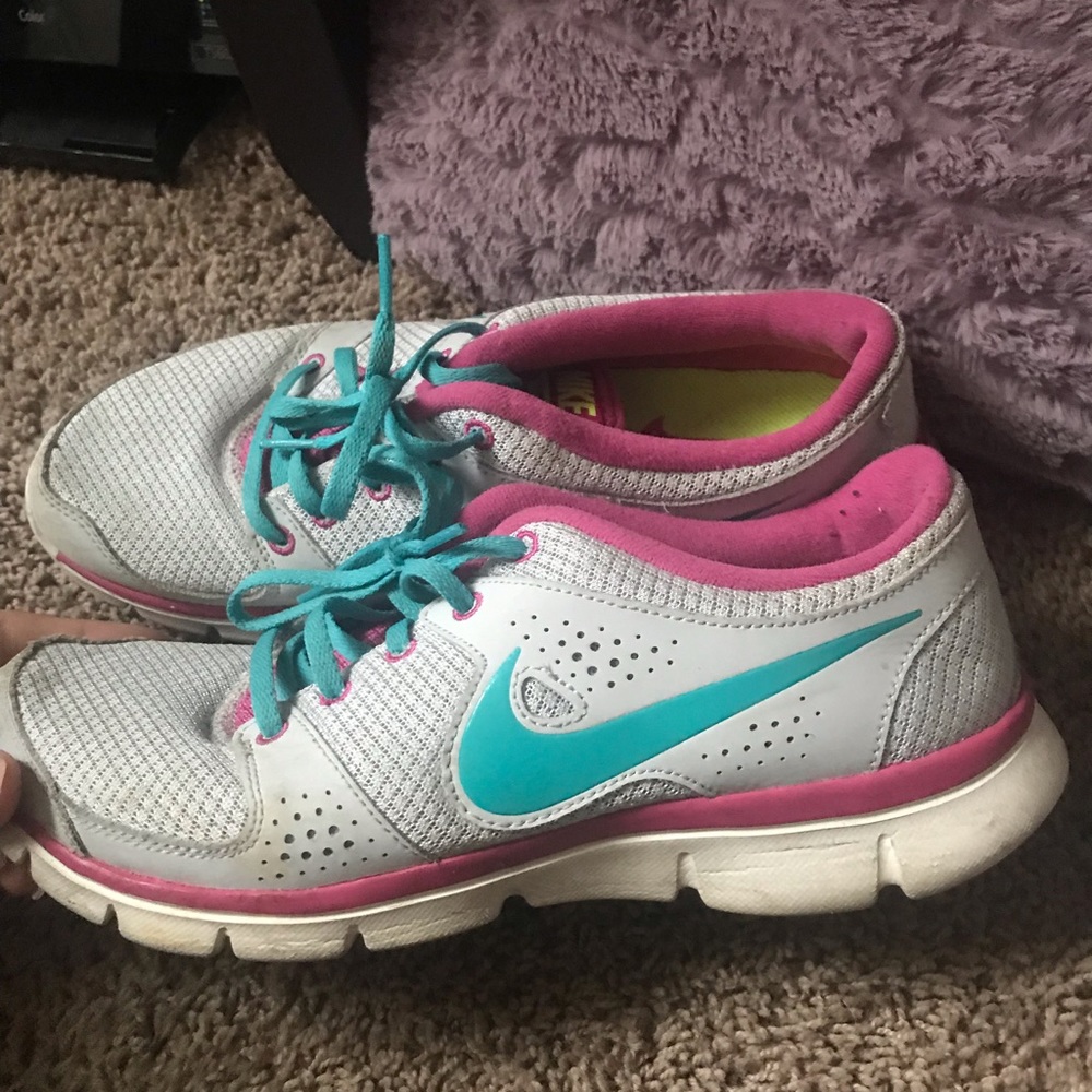 Nike tennis shoes